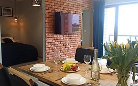 Apartament z basenem i klimatyzacją